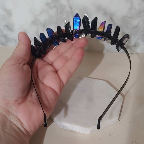 Crystal Moon Tiara - Picture 4 of 9